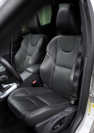 Volvo XC 60 cena 89900 przebieg: 93900, rok produkcji 2017 z Krzeszowice małe 121